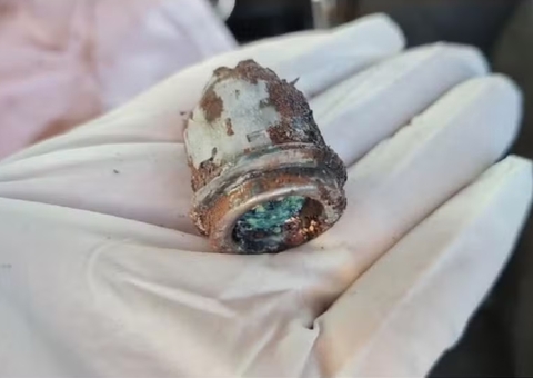 Motorista morre ao ser atingido por airbag com falha durante acidente com ônibus