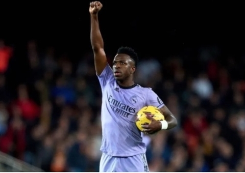 Casos de racismo no futebol brasileiro aumentaram quase 40% em 2023, diz estudo