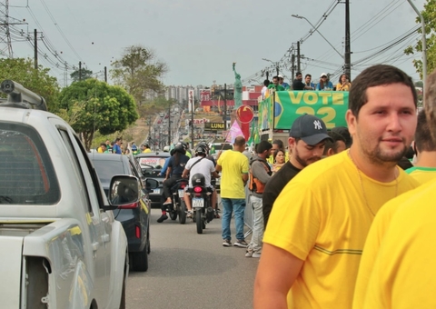 Multidão se reúne na Avenida das Torres para motocarreata com Bolsonaro; vídeo