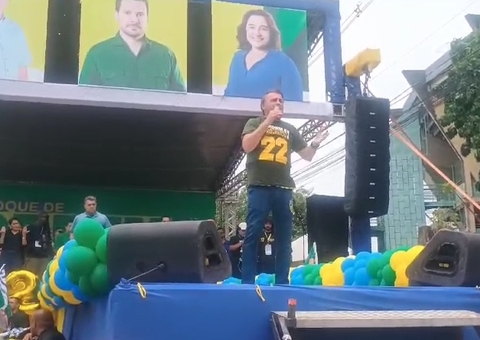  Em Manaus, Bolsonaro cutuca Silvio Almeida: "Ministro taradão"