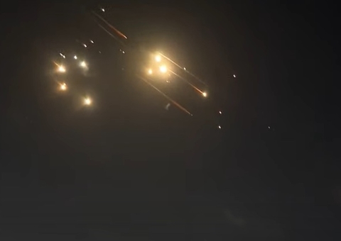 Irã lança mísseis contra Israel, e sirenes soam pelo país