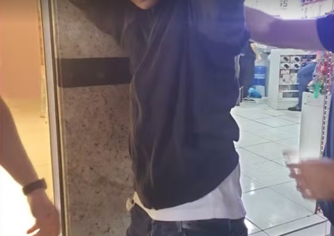 Jovem é preso por suspeita de armazenar pornografia infantil e importunação sexual