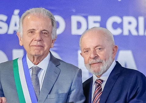 Ministro da Defesa interrompe férias após pane em avião de Lula no México