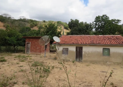 Homem submete própria família em cativeiro por 20 anos 