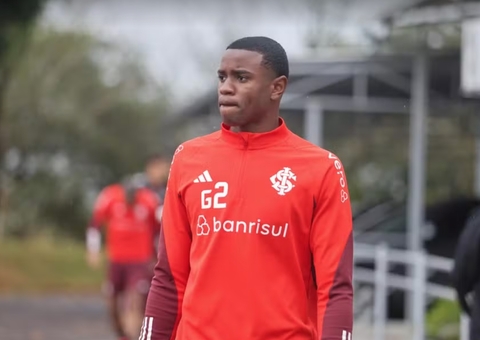Centroavante do Inter é punido pelo STJD por expulsão e pode desfalcar time no Brasileirão