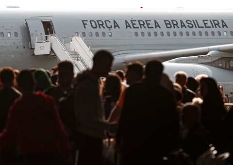 Quinto voo da FAB com 220 repatriados do Líbano chega a SP