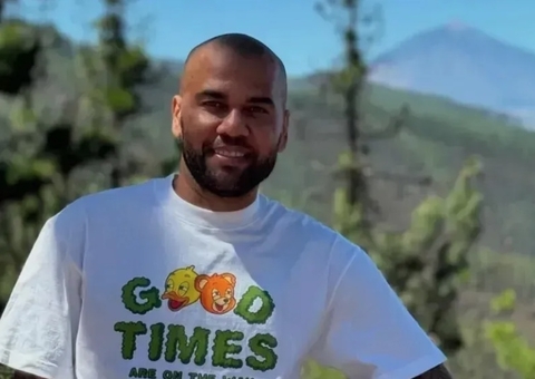 Daniel Alves posta primeira foto sete meses após sair da prisão