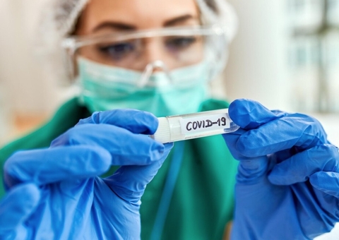 Nova variante da Covid, XEC, é encontrada no Brasil