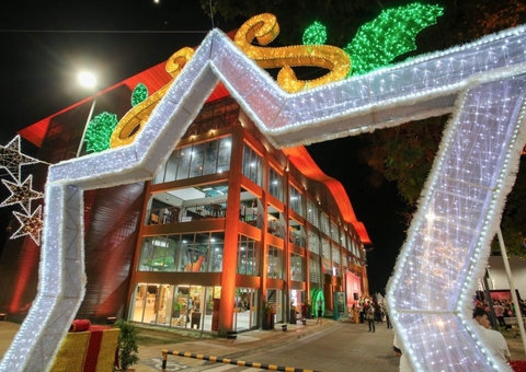 Manaus lança 'Natal dos Sonhos' e ilumina centro histórico com novas atrações natalinas; veja