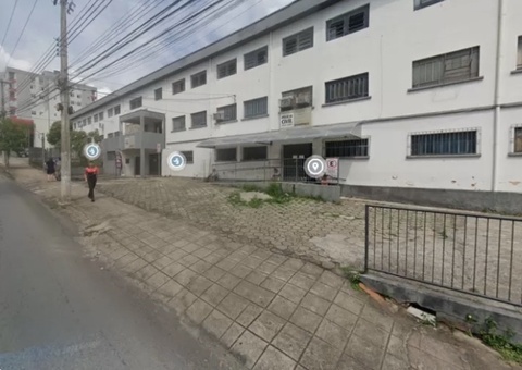 Homem ameaça matar irmã na porta de delegacia por causa de herança e acaba preso em flagrante