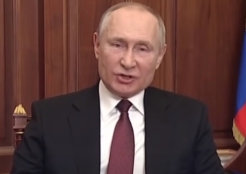 Na Rússia, Putin pede que mulheres tenham 'pelo menos' 3 filhos