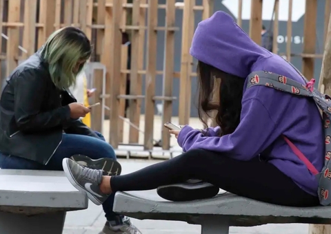 PL quer proibir uso de celular na escola, inclusive na hora do recreio; saiba mais