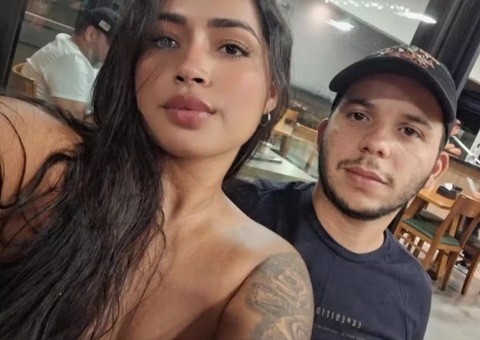 Mãe de três diz que 'alma saiu do corpo' ao descobrir gravidez de quadrigêmeos 