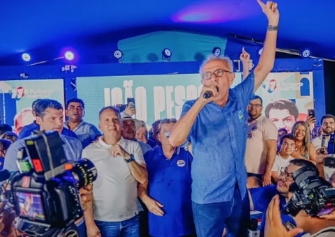 Prefeito reeleito de João Pessoa chama adversários de 'cretinos' e dedica vitória à esposa investigada