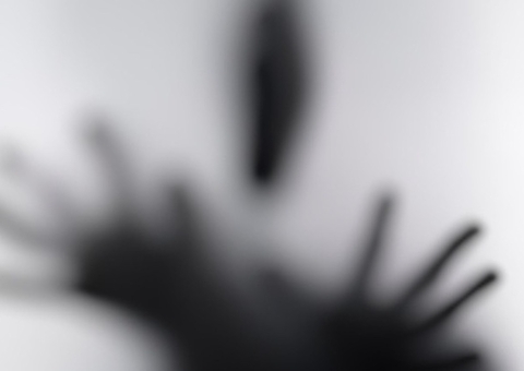 Suspeito de estupro é solto horas após prisão enquanto vítima está internada em hospital