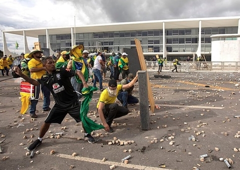 Lira retira projeto da anistia do 8/1 da CCJ e cria comissão especial na Câmara