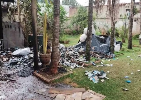 Idoso de 70 anos morre após explosão no quintal de casa