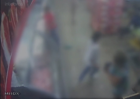 Vídeo: cliente reclama da carne e acaba esfaqueado por açougueiro