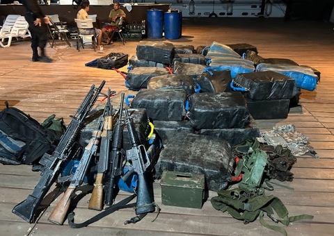 Fuzis e duas toneladas de drogas são apreendidos durante operação no Amazonas