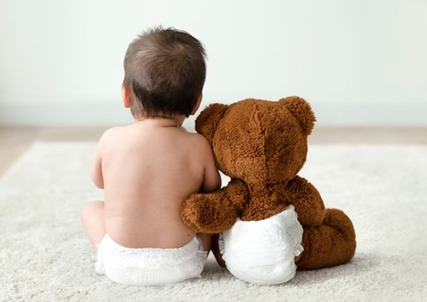 Mãe se arrepende após vender bebê de oito meses no Facebook 