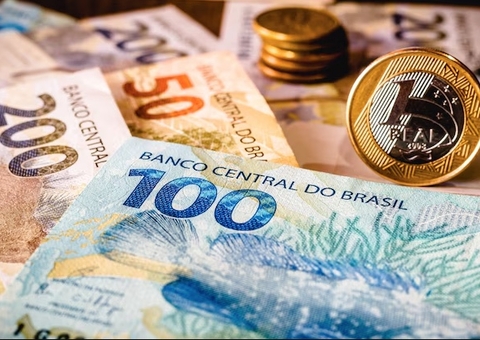 Salário mínimo pode aumentar para R$ 1.521 em 2025, segundo projeções econômicas