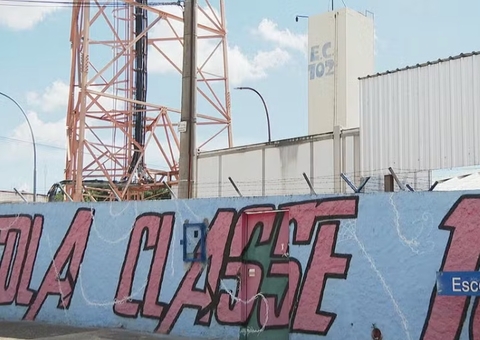 Homem surta, invade escola e agride funcionários 