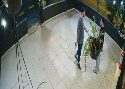  Transtornado, homem mata colega de trabalho e depois assassina a ex-mulher na frente da filha