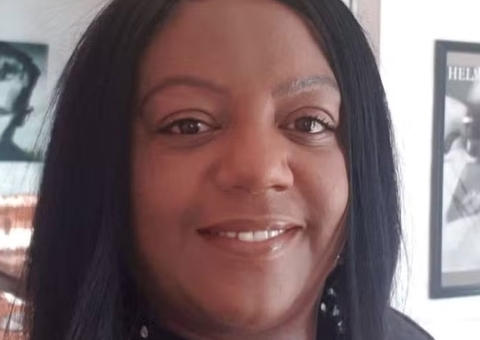 Mulher morre em retiro após tomar chá psicodélico