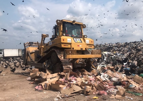 Mais de 3 toneladas de alimentos vencidos são encontrados em empresa de atacado em Manaus