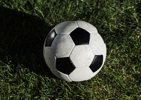 Tumulto após protestos em jogo de futebol deixa 56 mortos