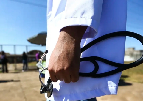 Médico é investigado por receber supersalário sem registrar ponto ou cumprir plantões no Amazonas