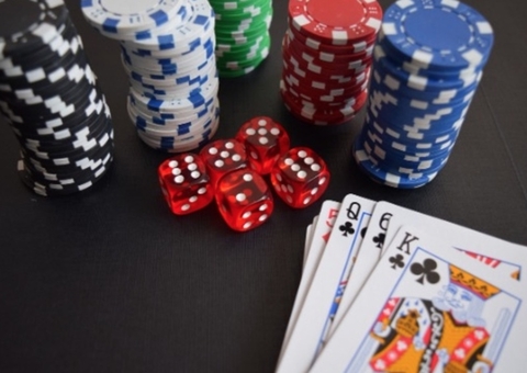 Senado adia votação de projeto que libera cassinos, bingos e jogo do bicho no Brasil 