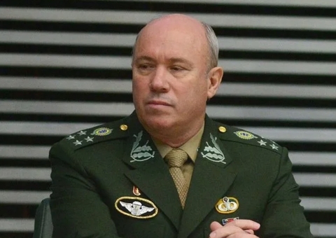 Pai de Mauro Cid presta novo depoimento à PF sobre caso das joias sauditas