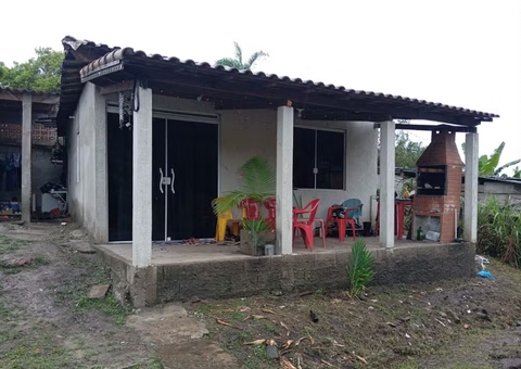 Mulher encontra filhos mortos e amarrados em casa; padrasto é suspeito