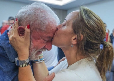 Filha de Lula se manifesta após cirurgia de emergência: 'Gosta de dar uns sustos'