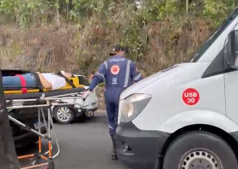 Engavetamento deixa mulher ferida na avenida Rodrigo Otávio