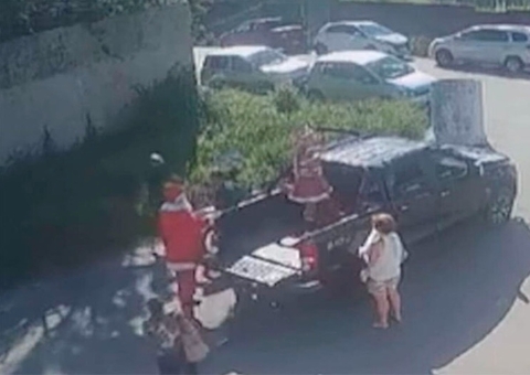 Papai Noel e equipe são assaltados enquanto distribuíam presentes