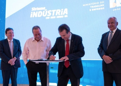 Governo assina acordo para oferecer 200 mil vagas em cursos gratuitos