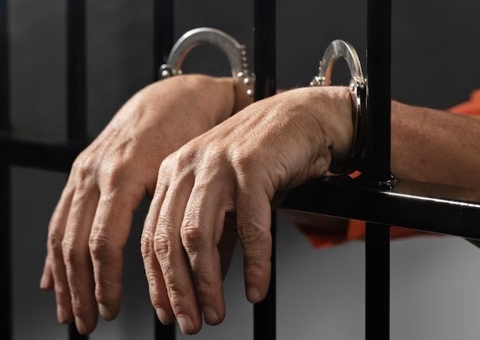 Homem é preso por assassinar mulher e abandonar corpo em matagal