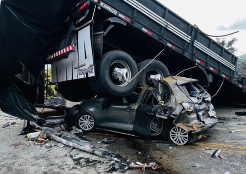 Motorista de carreta envolvida em acidente com 41 mortos se entrega à polícia
