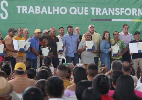 Governador Wilson Lima entrega 400 títulos de propriedade em Novo Airão
