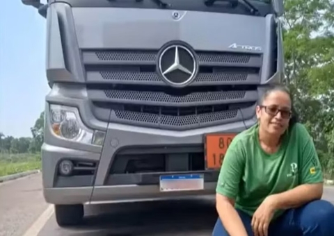 Corpo de motorista de carreta com toneladas de ácido sulfúrico que caiu de ponte é encontrado