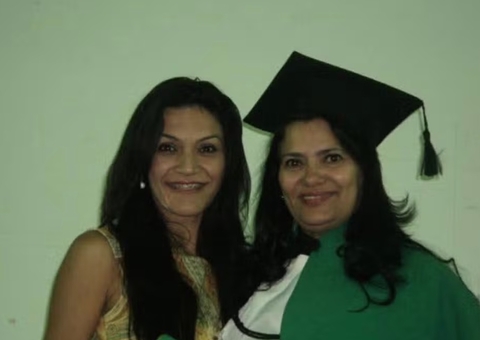  Mãe e filha morrem ao caírem em fossa após piso da casa desabar 