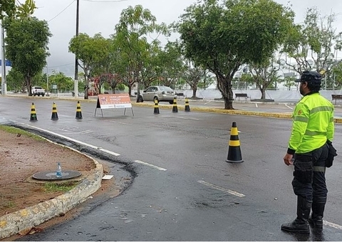 Trânsito e linhas de ônibus terão mudanças para réveillon em Manaus