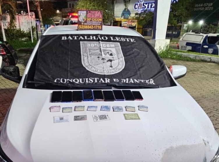 Grupo abandona carro e celulares roubados durante perseguição no Jorge Teixeira