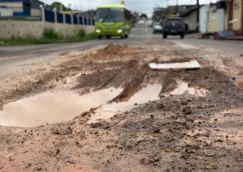 População sofre com buracos e lama por obras da Águas de Manaus