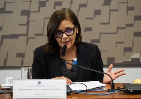 Embaixadora do Brasil na Venezuela comparece à posse de Maduro