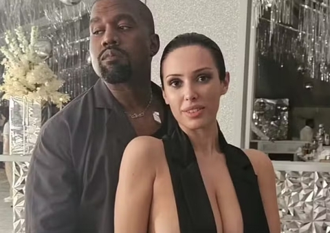 Kanye West posta foto da esposa Bianca Censori seminua com biquíni 'fio' e apaga