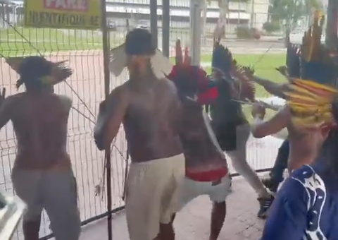 Indígenas invadem Seduc em Belém em protesto por educação em aldeias; vídeo