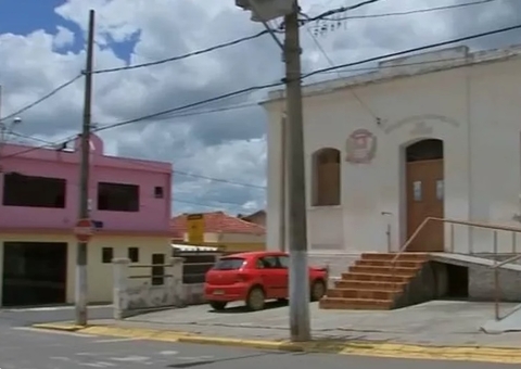 Homem é detido suspeito de se masturbar em frente à associação de mães